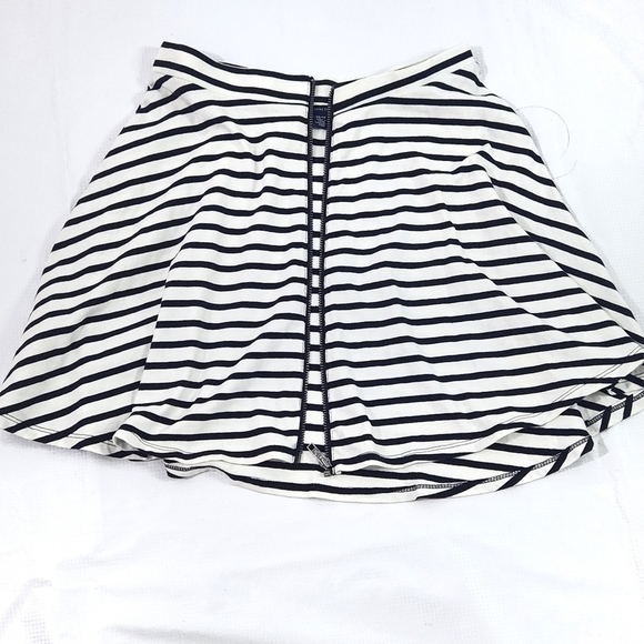 American Eagle Outfitter Black and White Stripe Mini Skirt - Picture 4 of 7